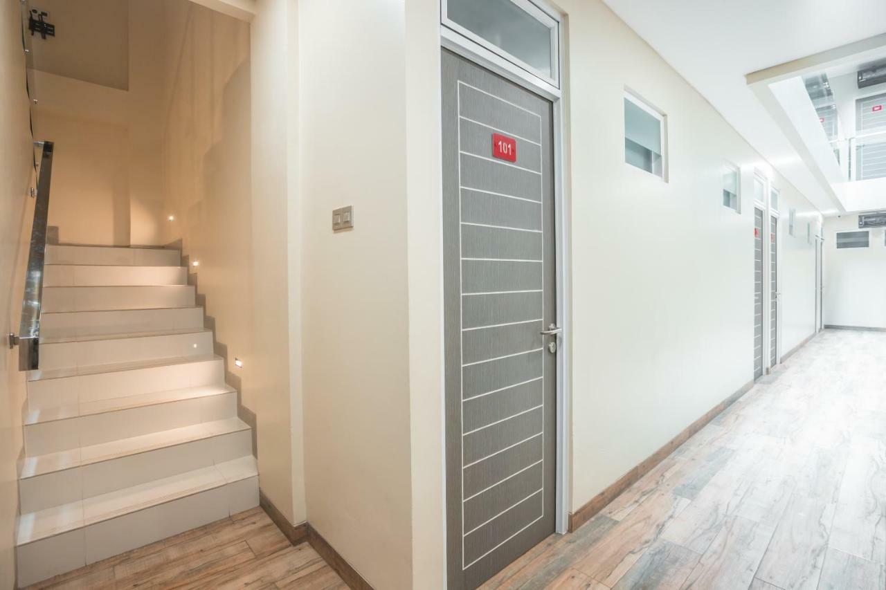 Super Oyo 1487 Residence Khoe Yakarta Exterior foto